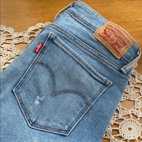 🖤 Levi’s Deconstructed Jeans 🖤 - Picture 2 of 5